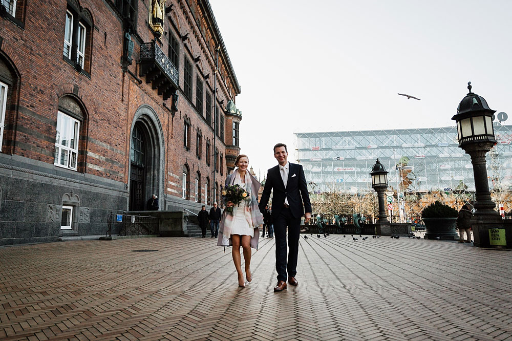 elopement at Copenhagen city Hall, photos by Natalia Cury Copenhagen wedding photographer