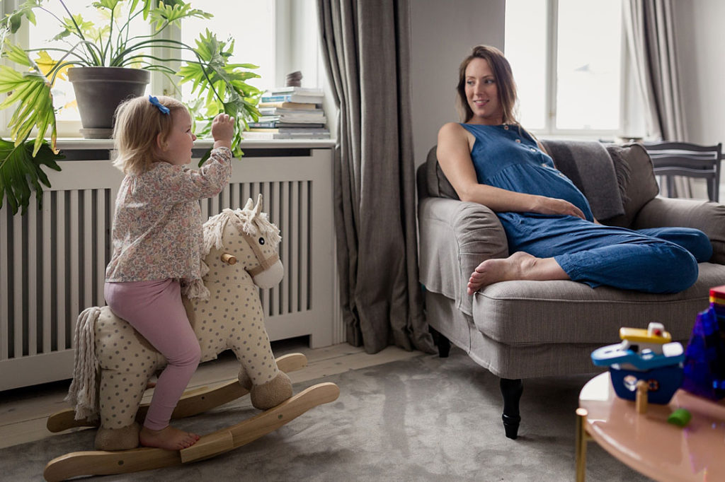 maternity shoot at home, family photographer Copenhagen Natalia Cury