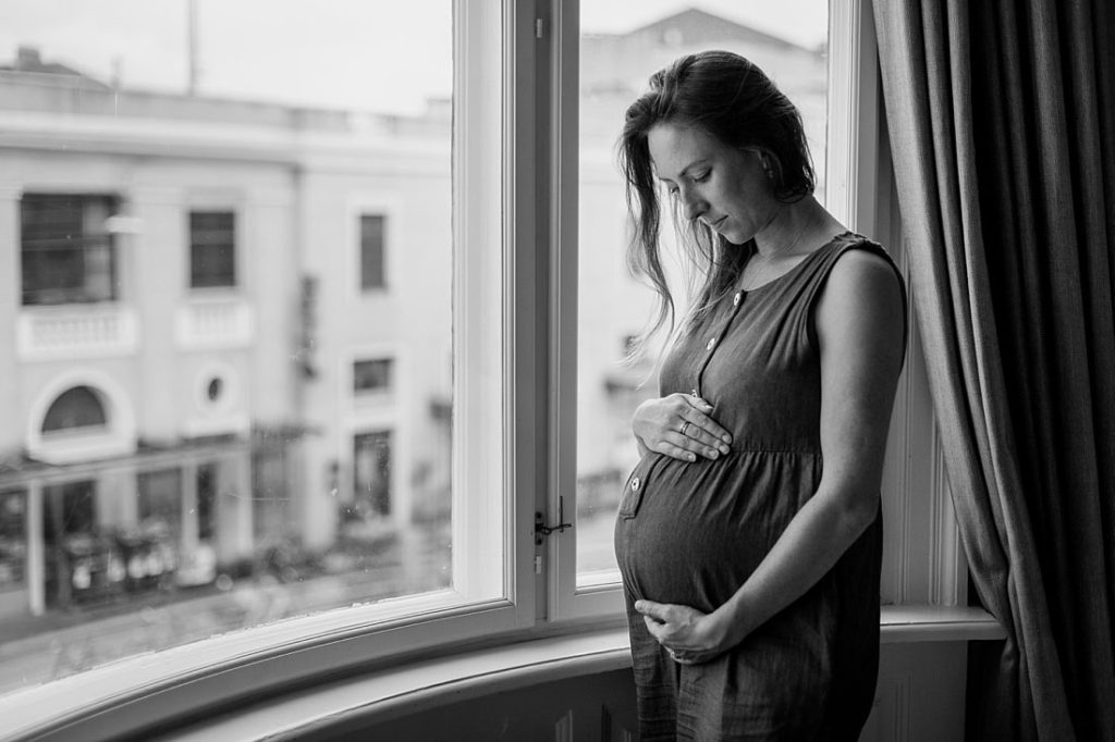 maternity shoot at home, family photographer Copenhagen Natalia Cury