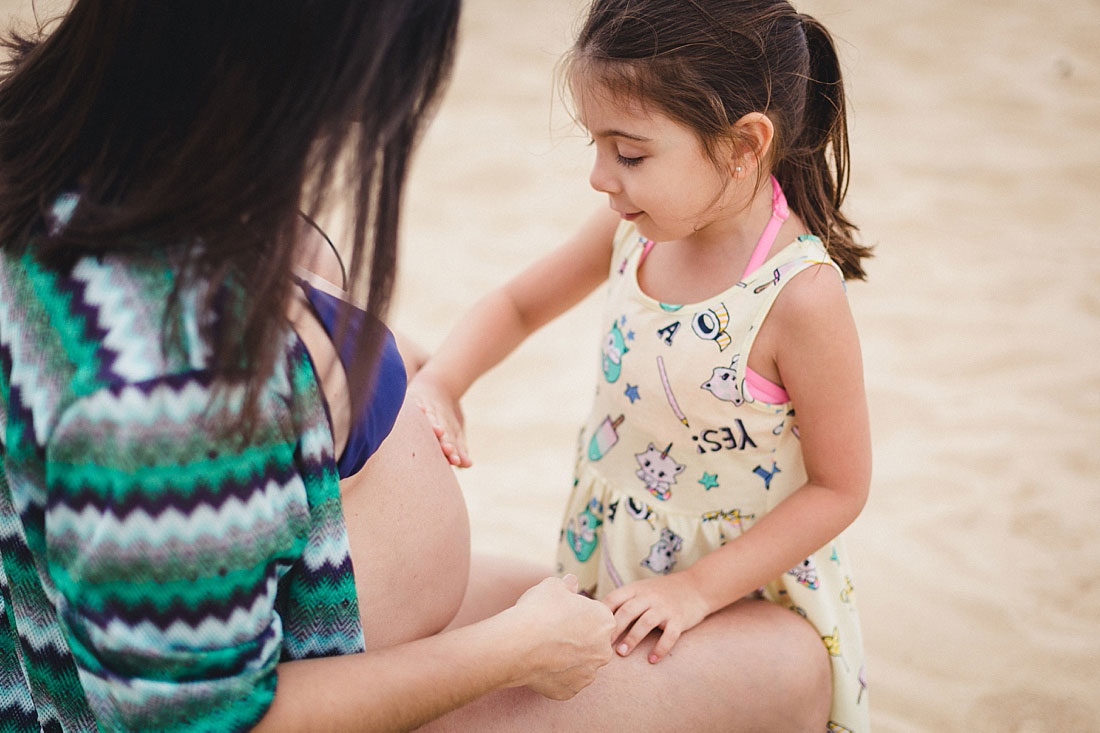 maternity shoot at the beach, Natalia Cury Copenhagen family photographer 