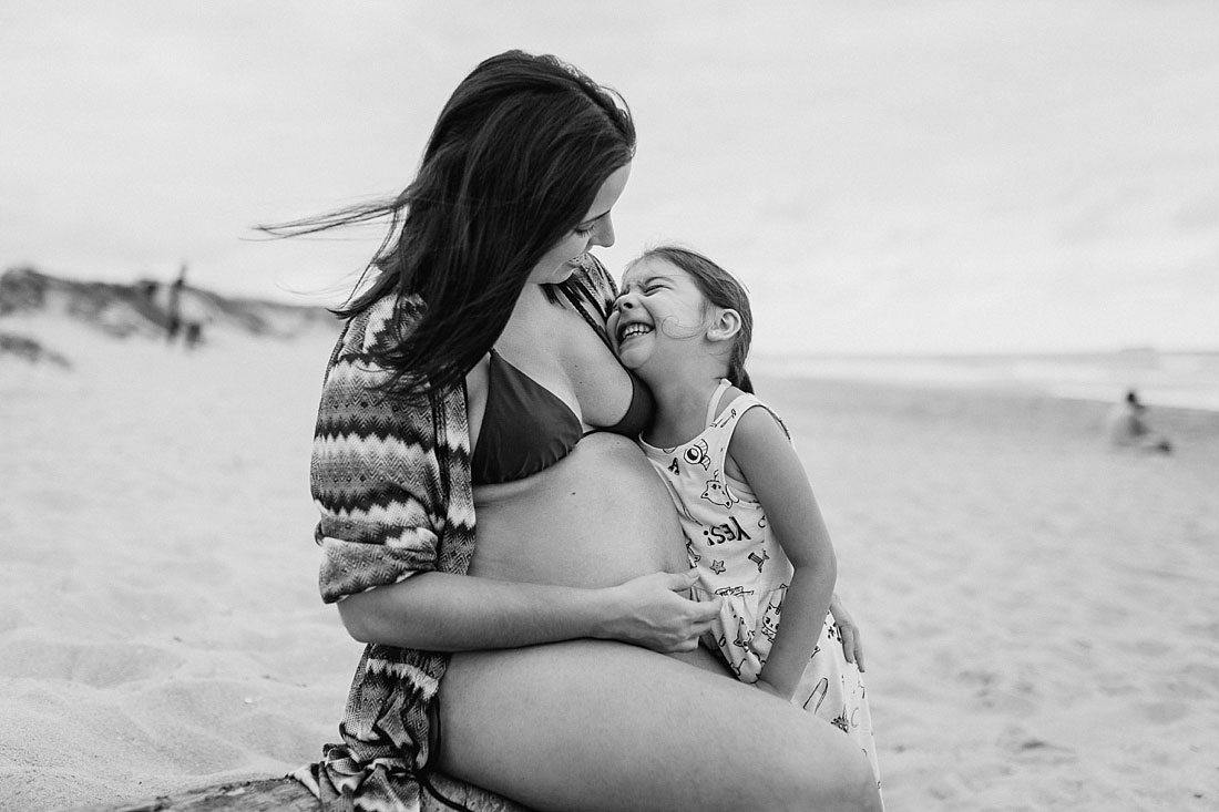 maternity shoot at the beach, Natalia Cury Copenhagen family photographer 