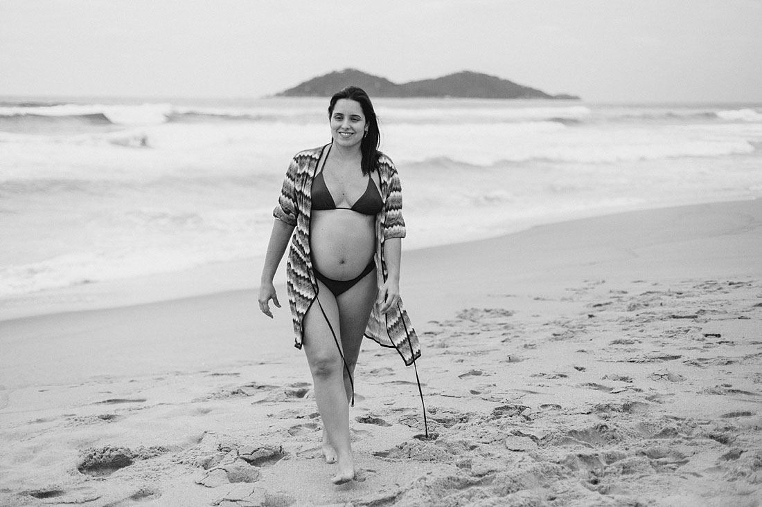 maternity shoot at the beach, Natalia Cury Copenhagen family photographer 