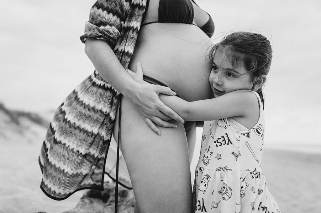 maternity shoot at the beach, Natalia Cury Copenhagen family photographer 