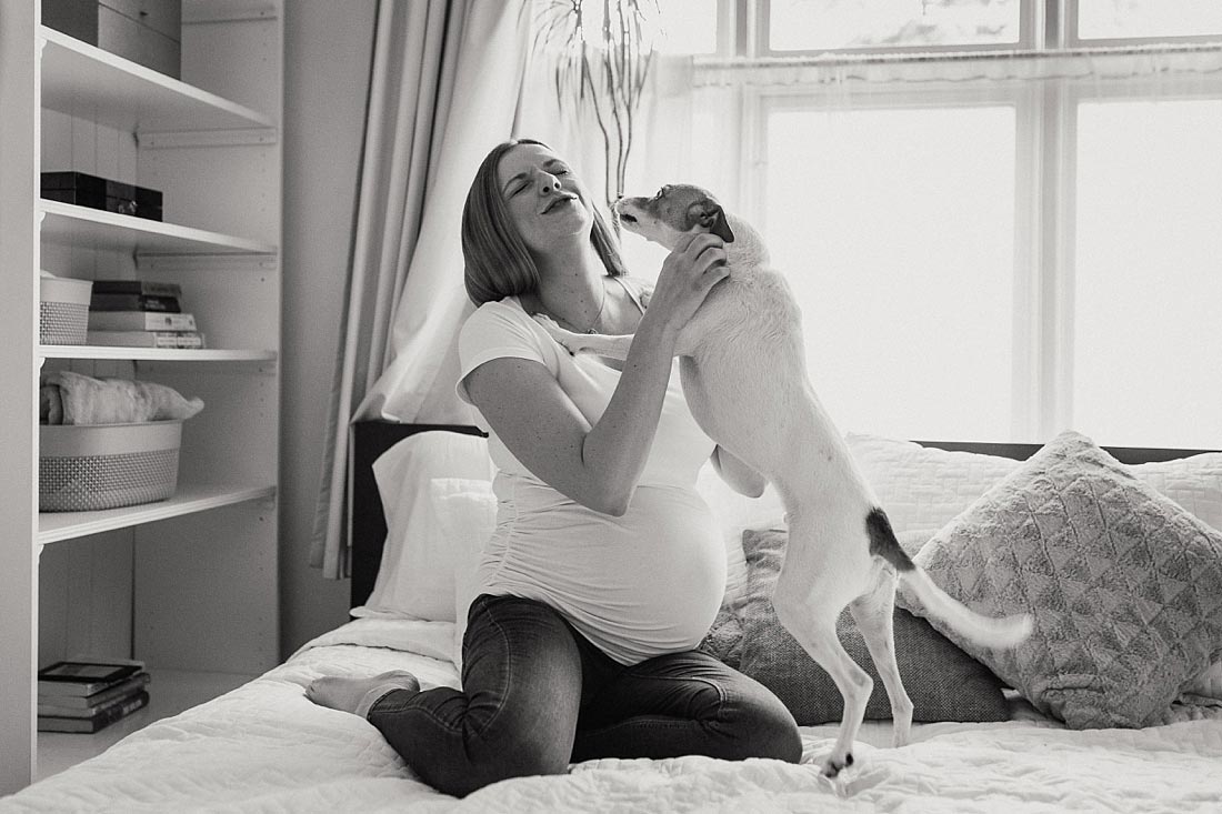 lifestyle maternity photo shoot in Copenhagen, photos by family photographer Natalia Cury