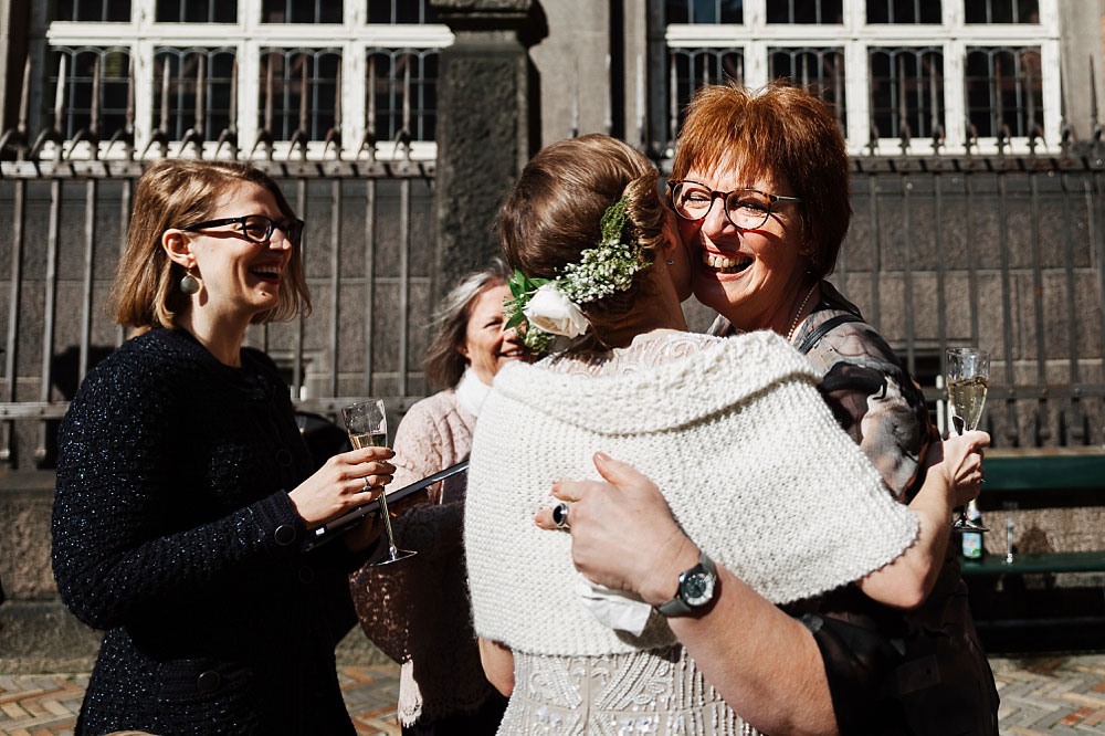 wedding photos at Copenhagen city hall, natural wedding photography by Natalia Cury