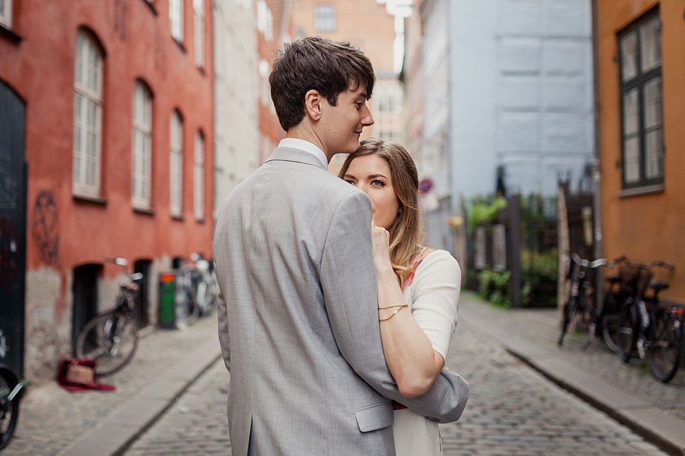 elopement photographer in Copenhagen, natural wedding photo by wedding photographer Natalia Cury