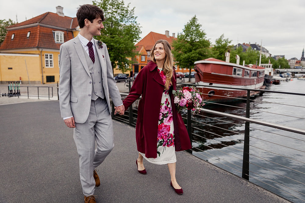 elopement photographer in Copenhagen, natural wedding photo by wedding photographer Natalia Cury