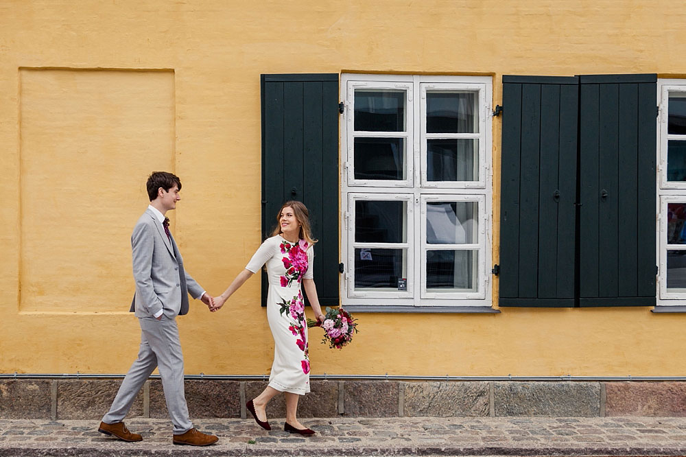 elopement photographer in Copenhagen, natural wedding photo by wedding photographer Natalia Cury