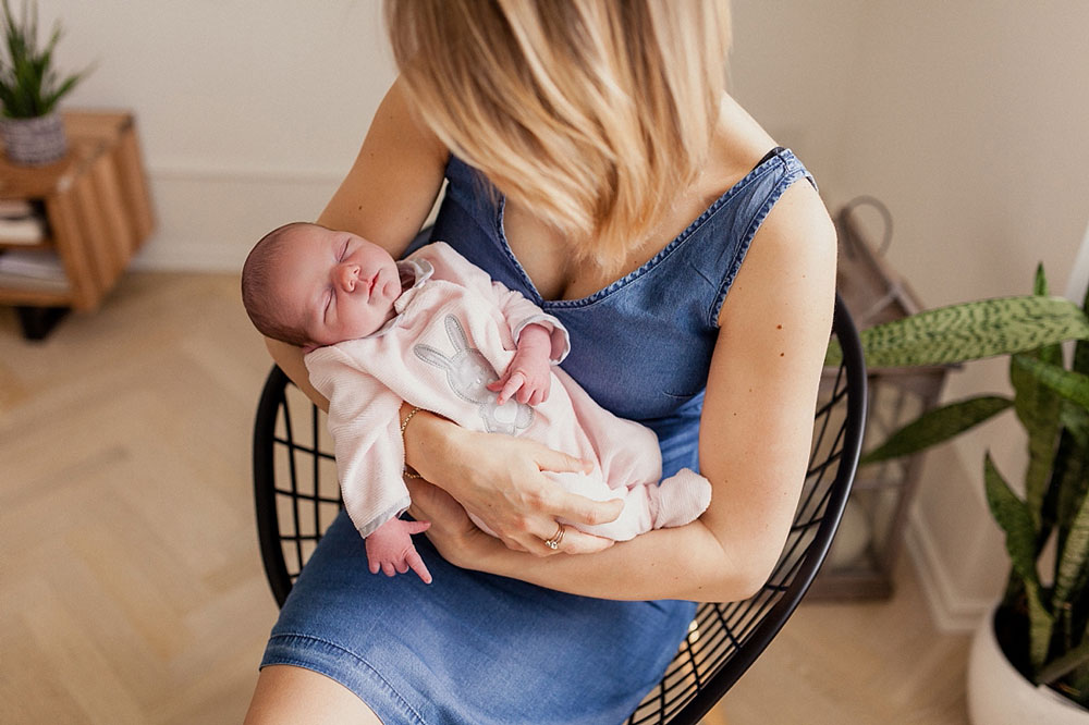 lifestyle newborn photo session in Copenhagen