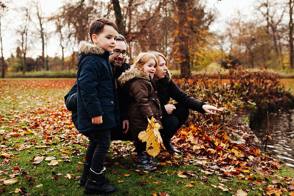 family photo shoot at Frederiksberg Have in Copenhagen, family photos by Natalia Cury family photographer