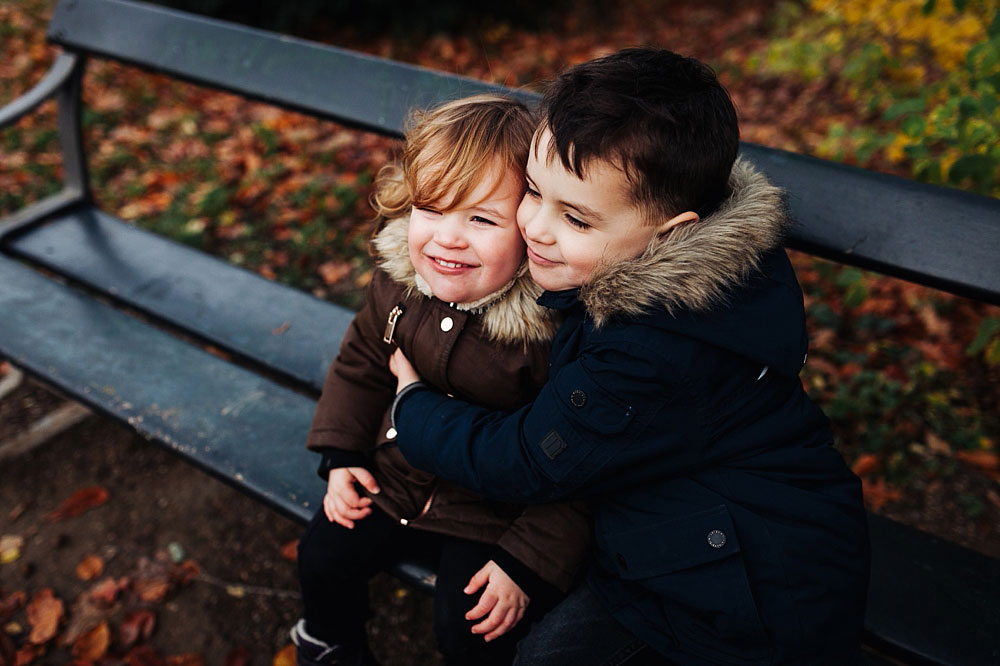 family photo shoot at Frederiksberg Have in Copenhagen, family photos by Natalia Cury family photographer