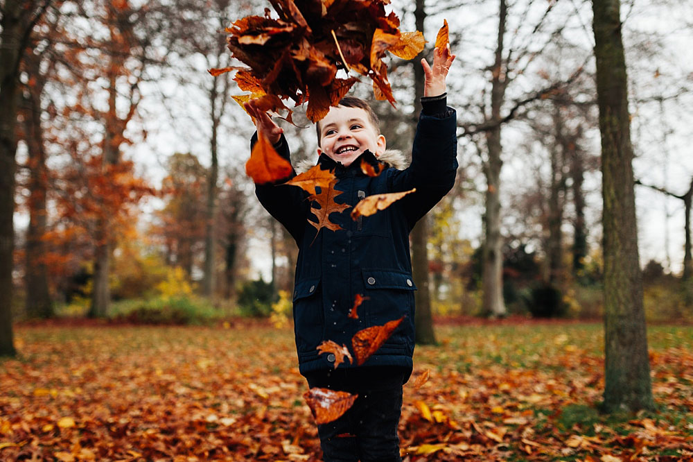 family photo shoot at Frederiksberg Have in Copenhagen, family photos by Natalia Cury family photographer