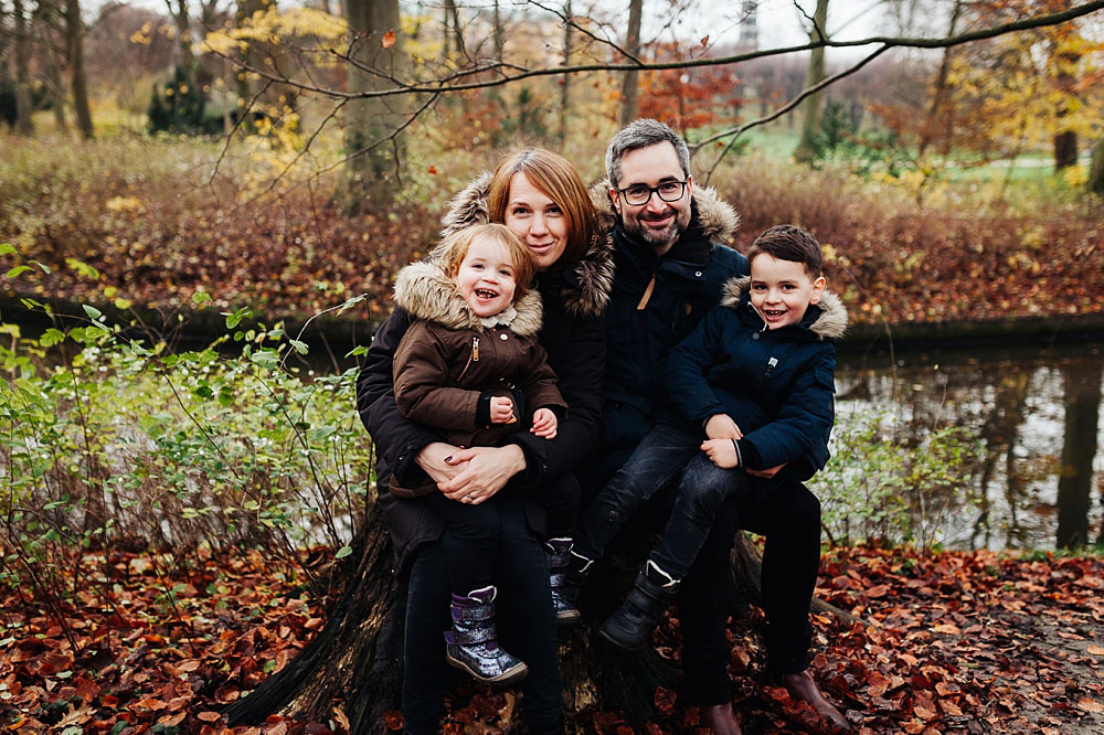 family photo shoot at Frederiksberg Have in Copenhagen, family photos by Natalia Cury family photographer