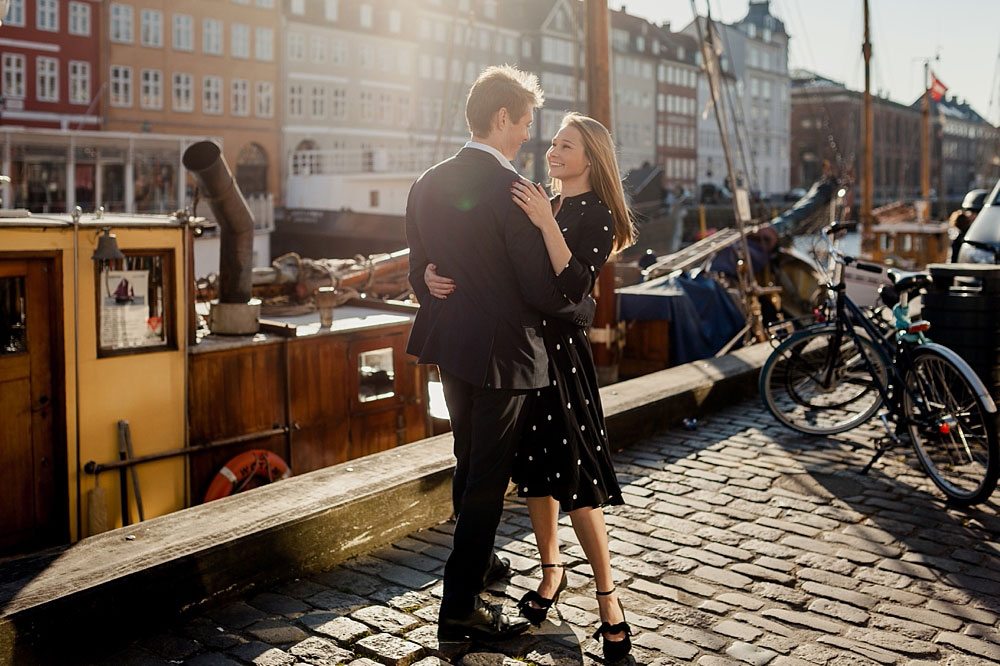 engagement shoot at Nyhavn in Copenhagen