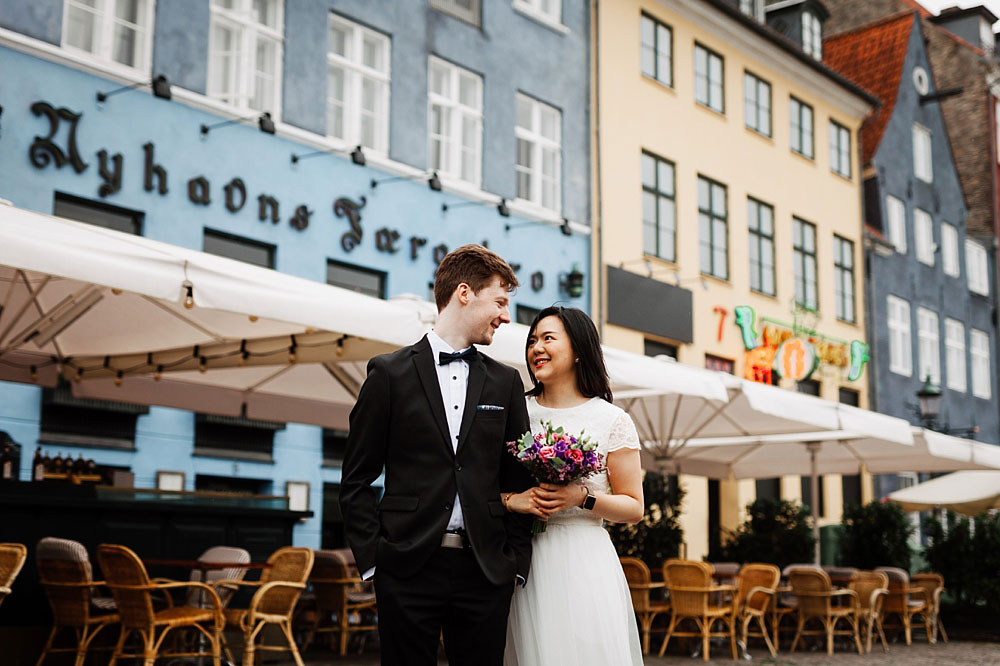 natural wedding photography in Copenhagen, wedding photo session in Nyhavn, Copenhagen