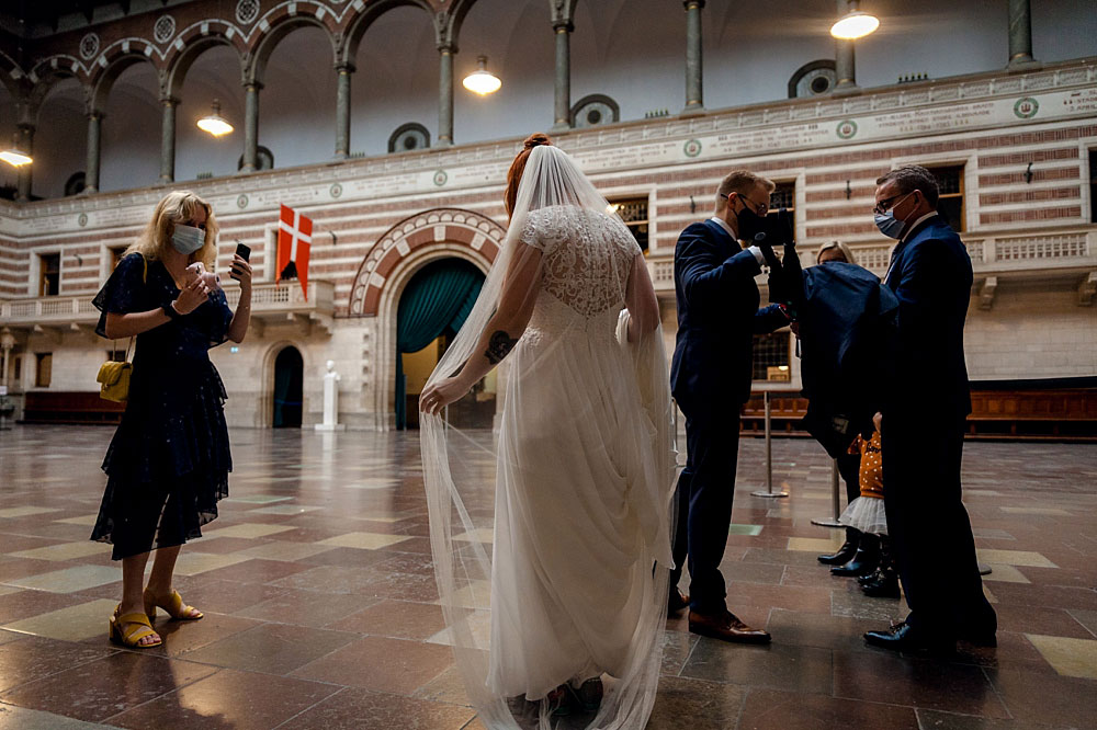 wedding at Copenhagen city hall, photos by Natalia Cury Copenhagen wedding photographer