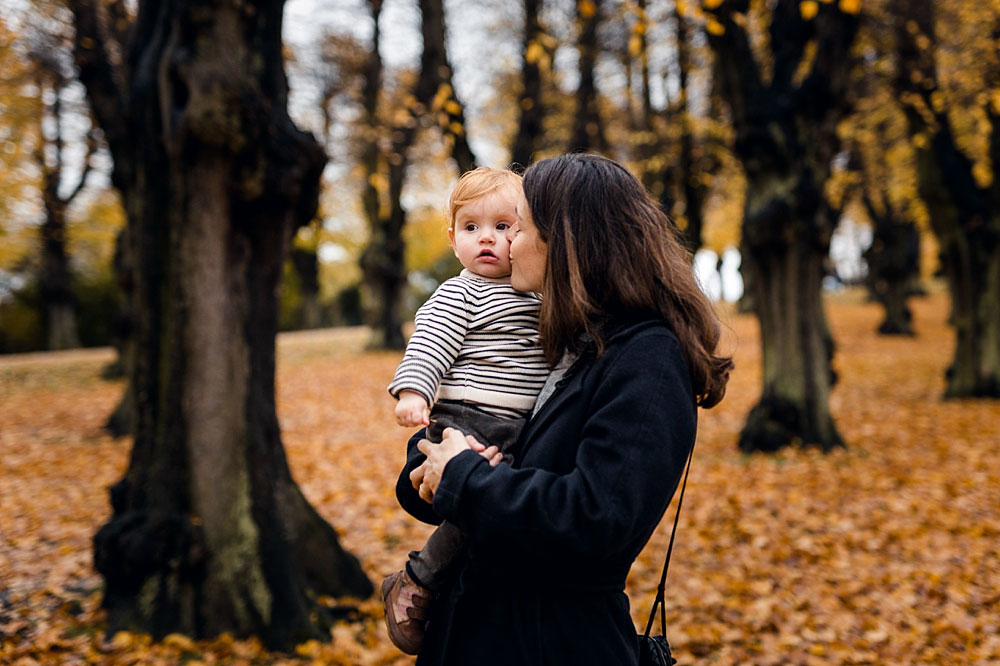 family photo shoot at Frederiksberg Have, photos by Natalia Cury Copenhagen family photographer