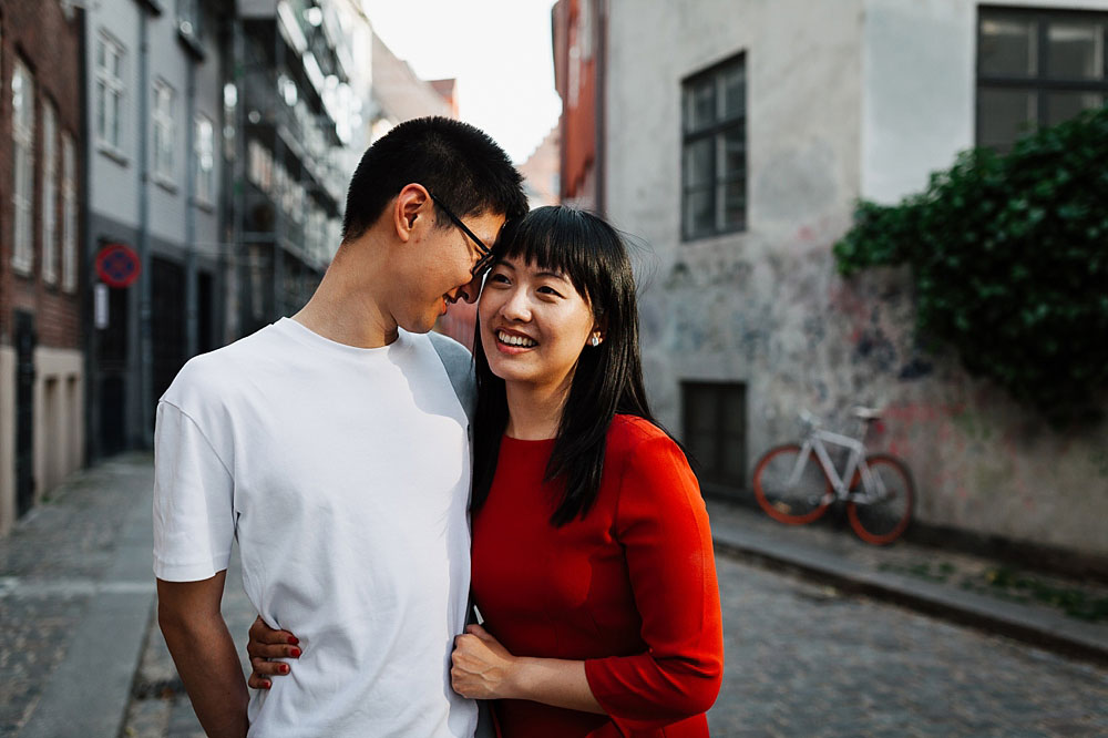 engagement photos in Copenhagen, candid photos by Natalia Cury