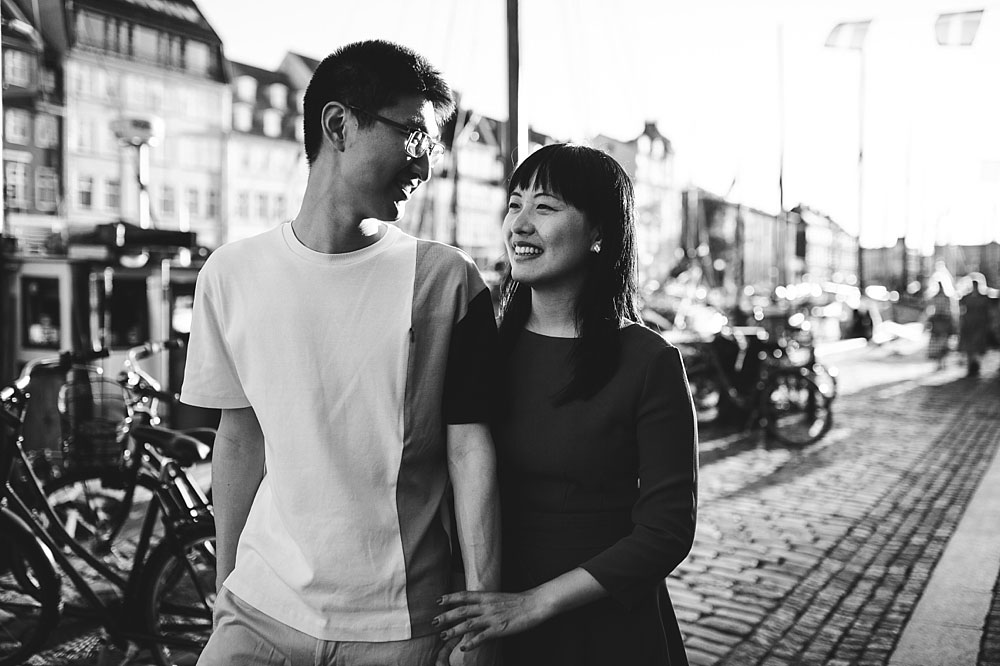 engagement photo session in Copenhagen, natural engagement photos by Natalia Cury 