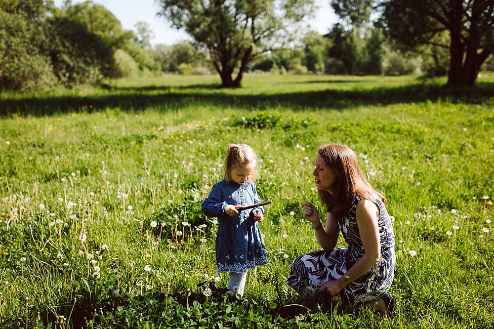 lifestyle family photo session in Copenhagen, family photos by Natalia Cury Copenhagen family photographer