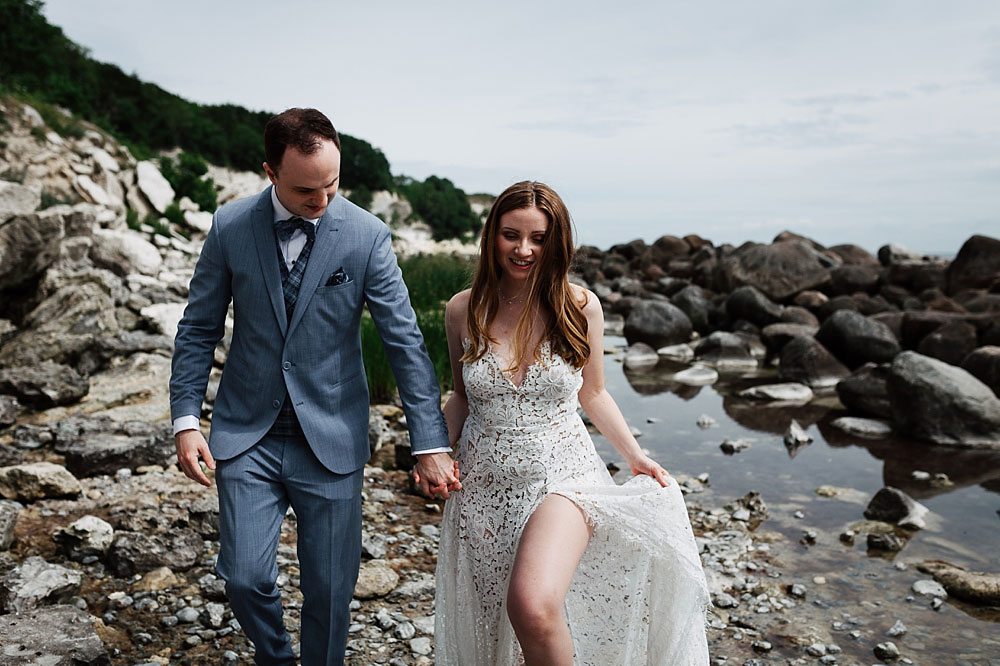 civil wedding at Højerup Old Church in Stevns Klint, wedding photographer Natalia Cury