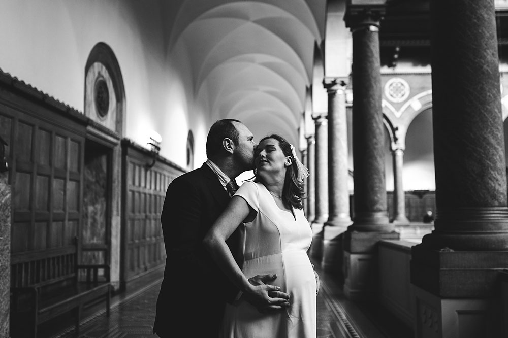 natural and timeless wedding photography by Natalia Cury at Copenhagen city hall