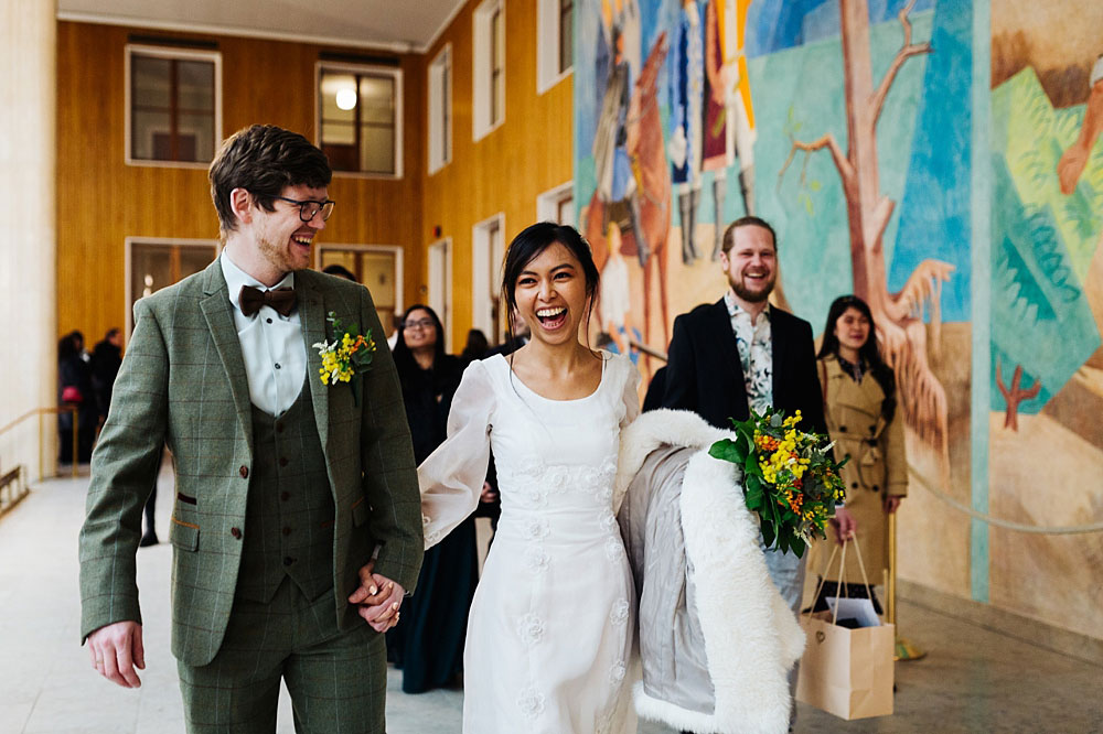 natural and beautiful wedding photos at Frederiksberg Town Hall, Denmark. Photos by Natalia Cury wedding photographer. 