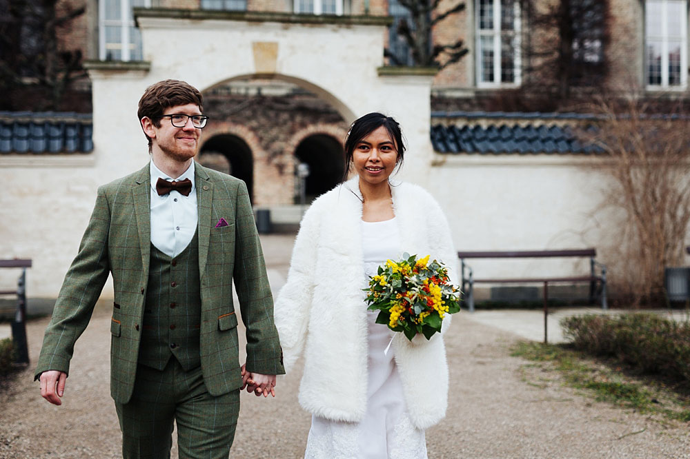 wedding photos in the beautiful city of Copenhagen. Natural looking wedding photography by Natalia Cury professional wedding photographer.