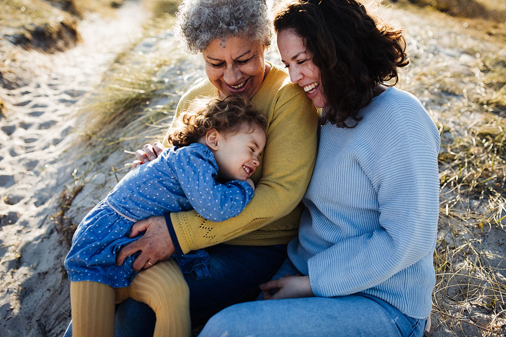 Mother's day photo session in Copenhagen. Natural and beautiful family portraits in Copenhagen.