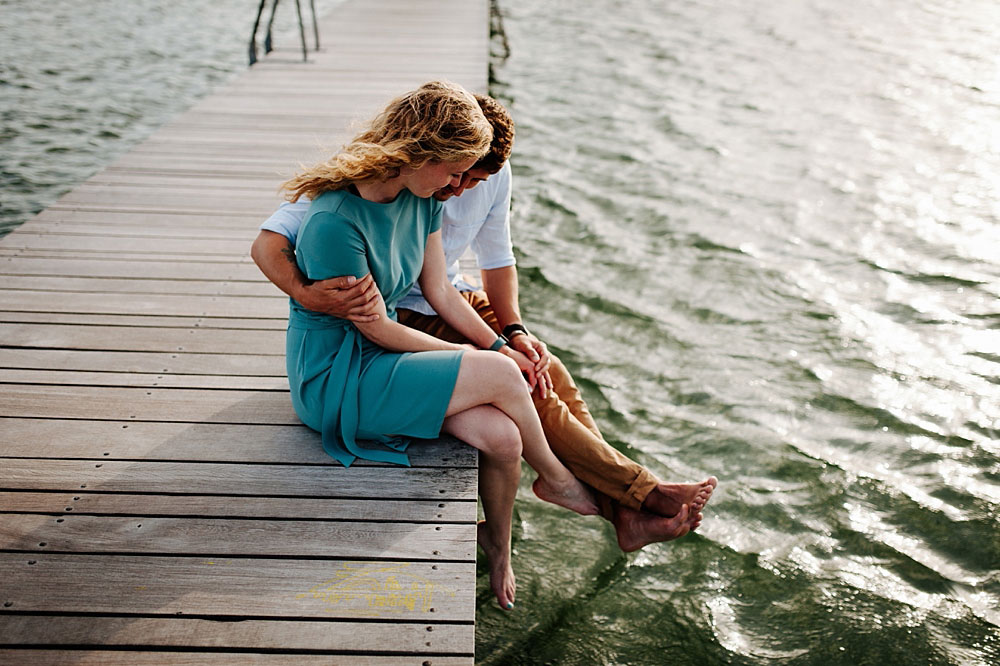 beach engagement photo session in Copenhagen, photos by Natalia Cury Copenhagen photographer