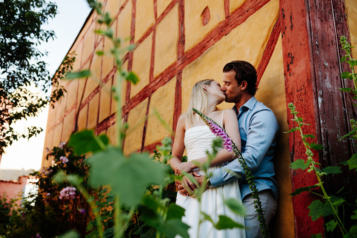 elopement in Helsingør, natural elopement photos by Natalia Cury photographer