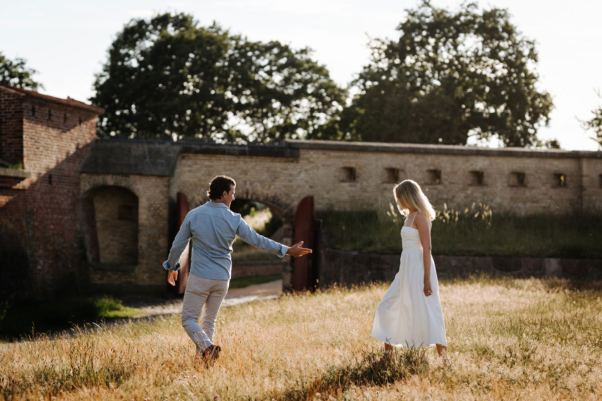 natural engagement photos in Helsingør, Denmark