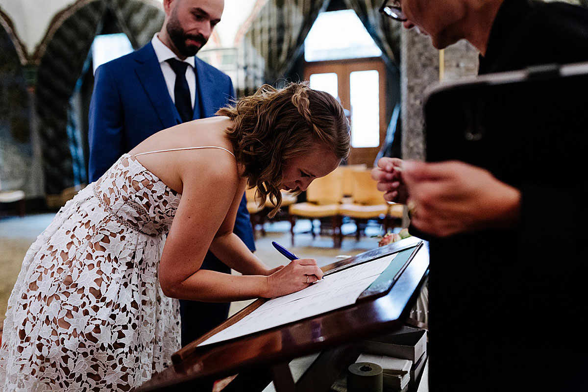 civil wedding at Copenhagen city hall. Copenhagen wedding photographer Natalia Cury