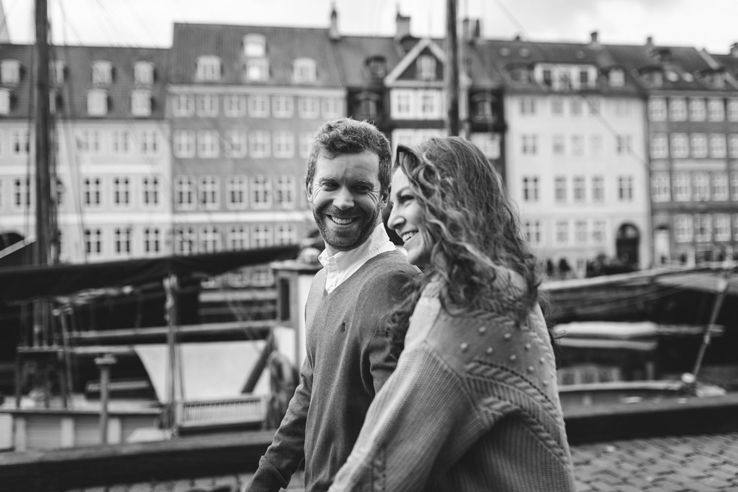 engagement photo session in Copenhagen, natural engagement photos by Natalia Cury