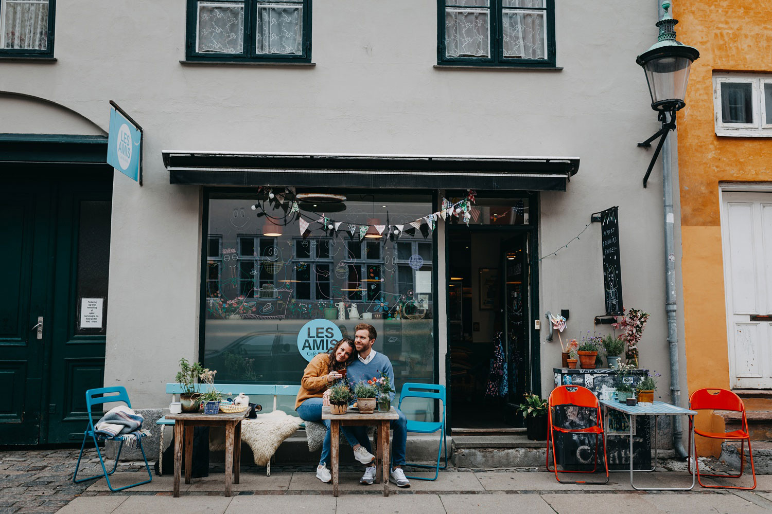 engagement photoshoot at a café in Copenhagen