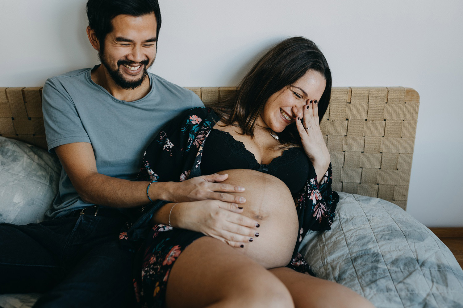 natural and relaxed maternity photo session in Copenhagen