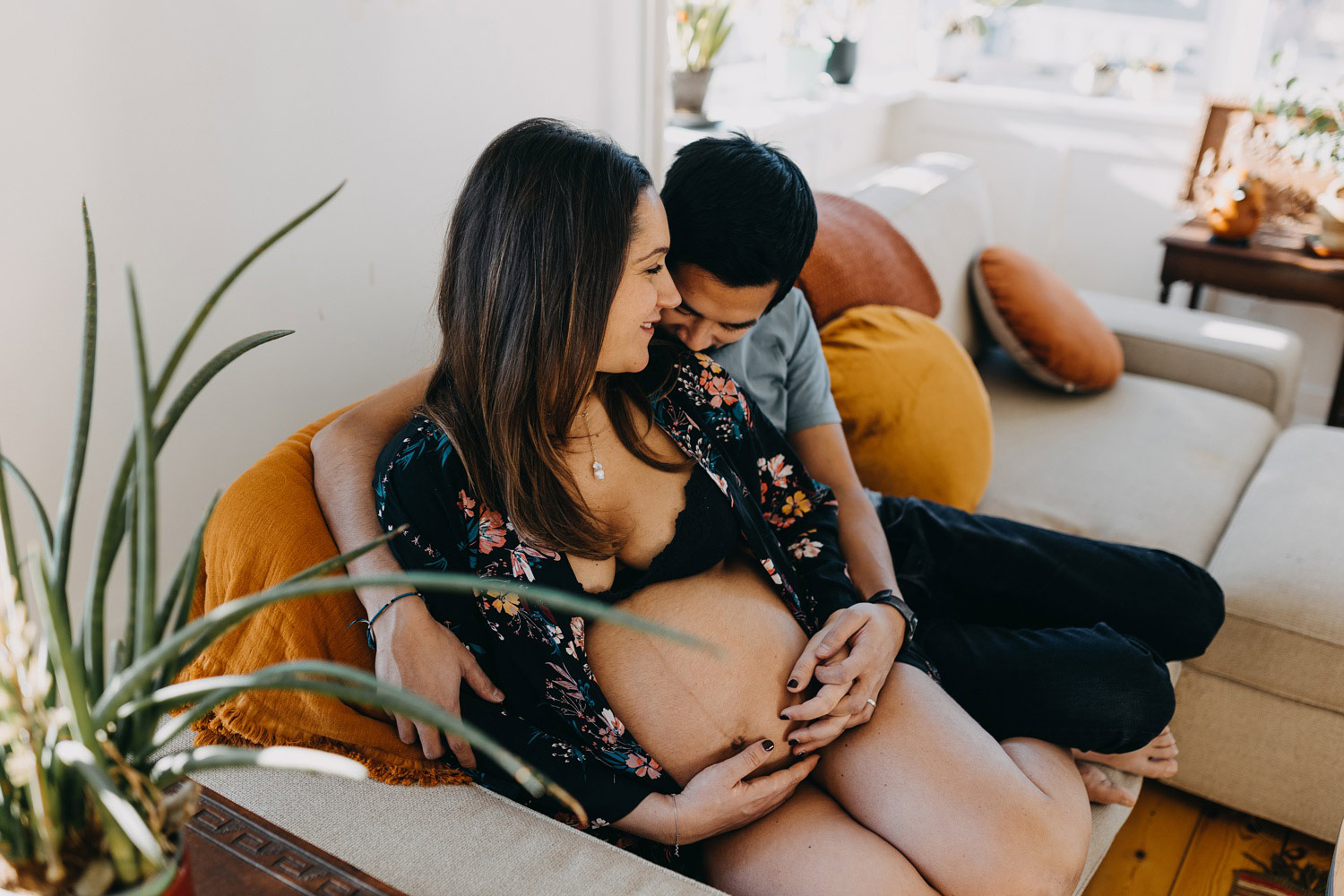 maternity photo session at home in Copenhagen, Natural maternity photos by Natalia Cury