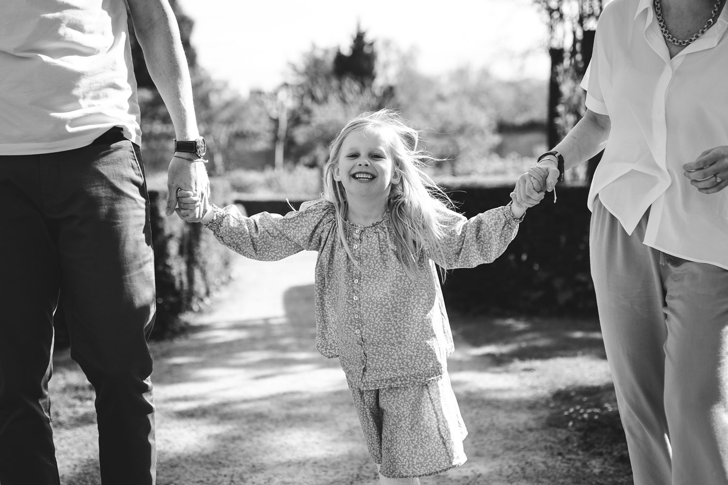 Copenhagen family photography: A family playing together in Frederiksberg Have