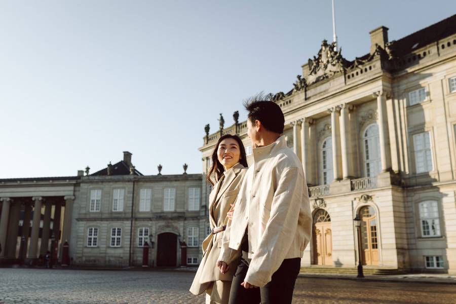 romantic engagement photoshoot at Amalienborg Palace in Copenhagen