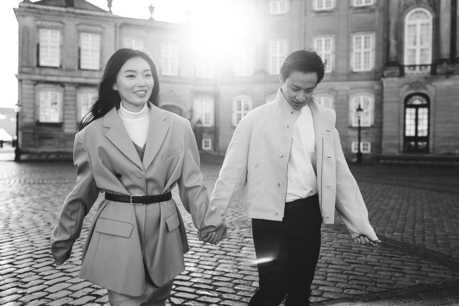 Couple holding hands at Amalienborg Palace