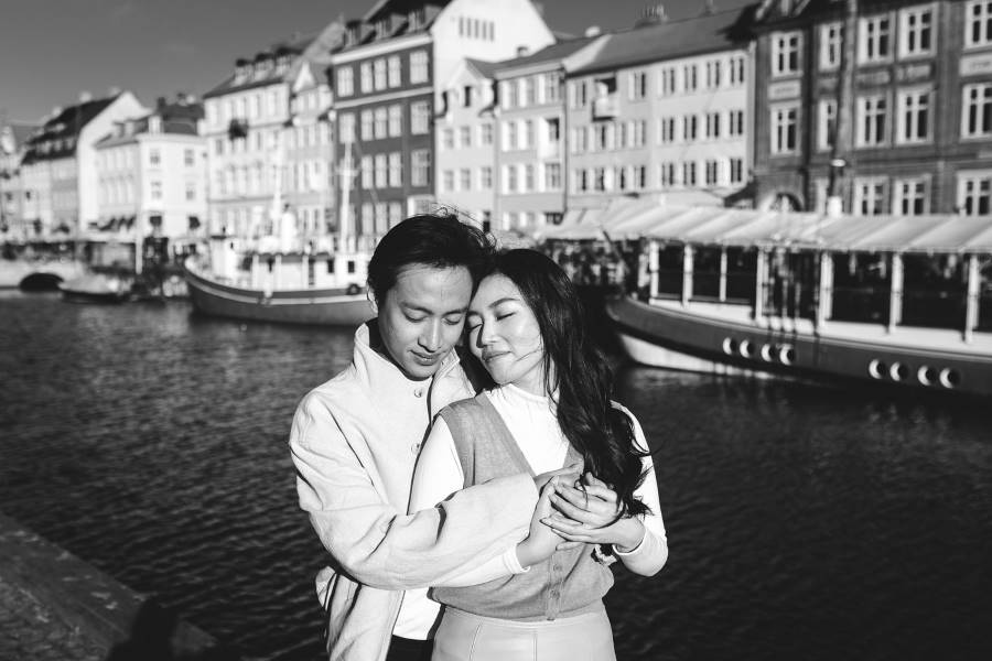 Engagement photos with Copenhagen’s architecture